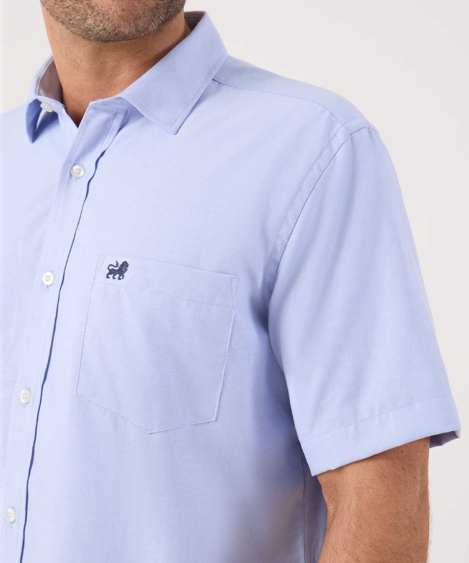 Camisa Manga Corta con Bordado en Bolsillo Hombre